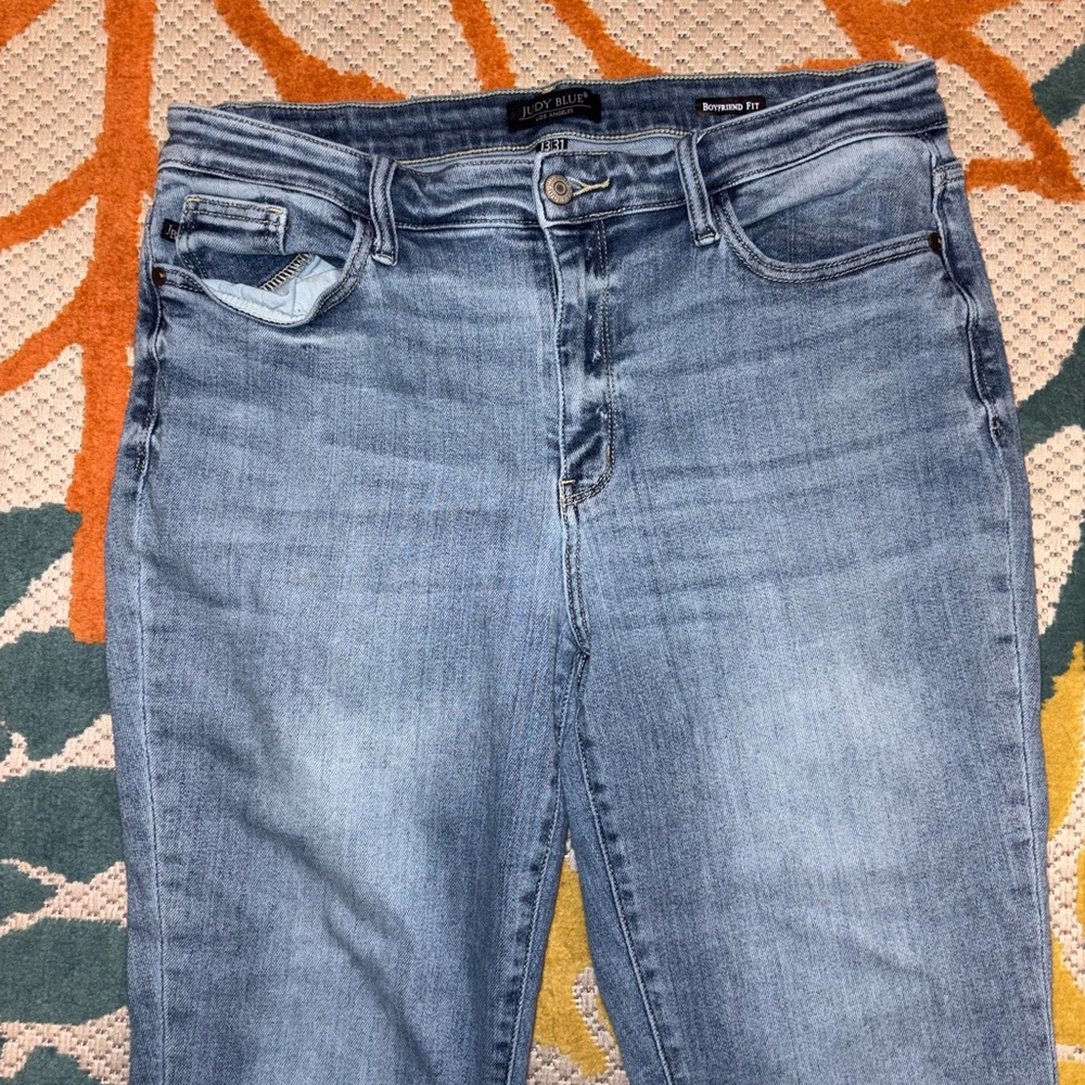 Judy Blue Boyfriend Fit Jeans Size 13/31 Light Wash Stretch - Picture 3 of 11